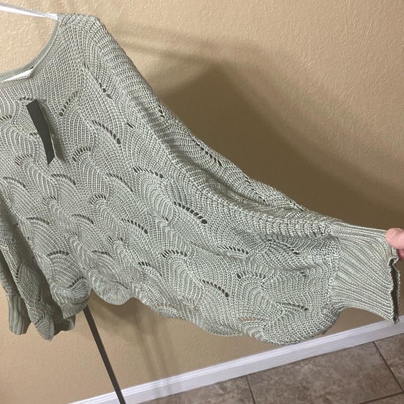 Moon & Madison Oversized Sweater. - Picture 2 of 5